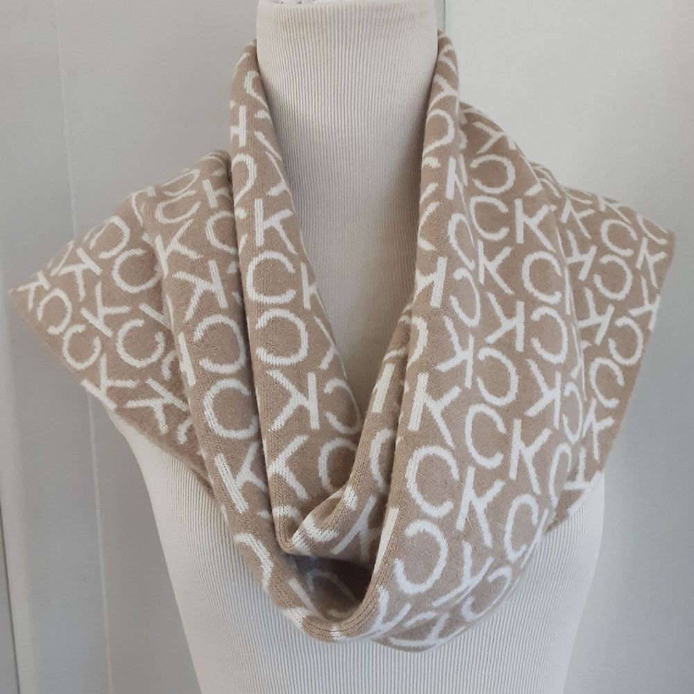 CALVIN KLEIN Logo Reversible Jacquard Heather Almond Beige Scarf - Unisex